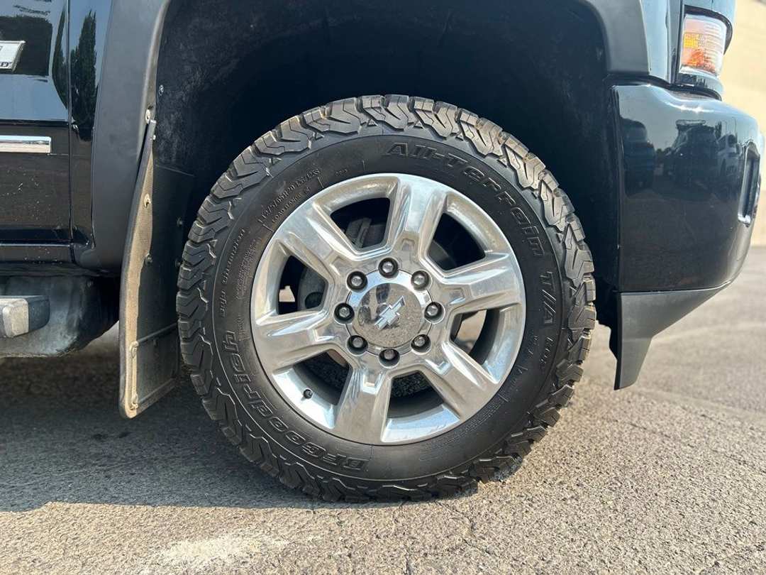 2017 Chevrolet Silverado 2500Hd LTZ - Image 2