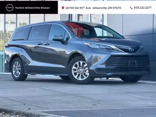 2025 Toyota Sienna LE