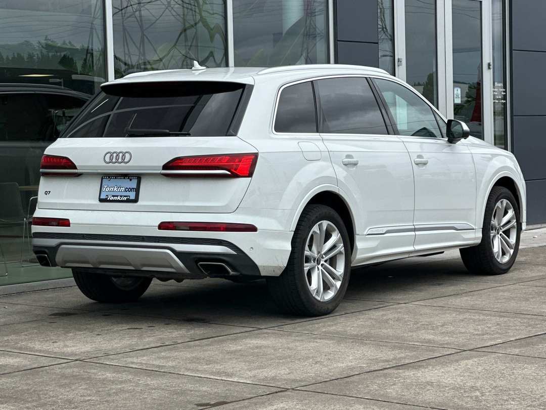 2025 Audi Q7 55 Premium Plus - Image 3