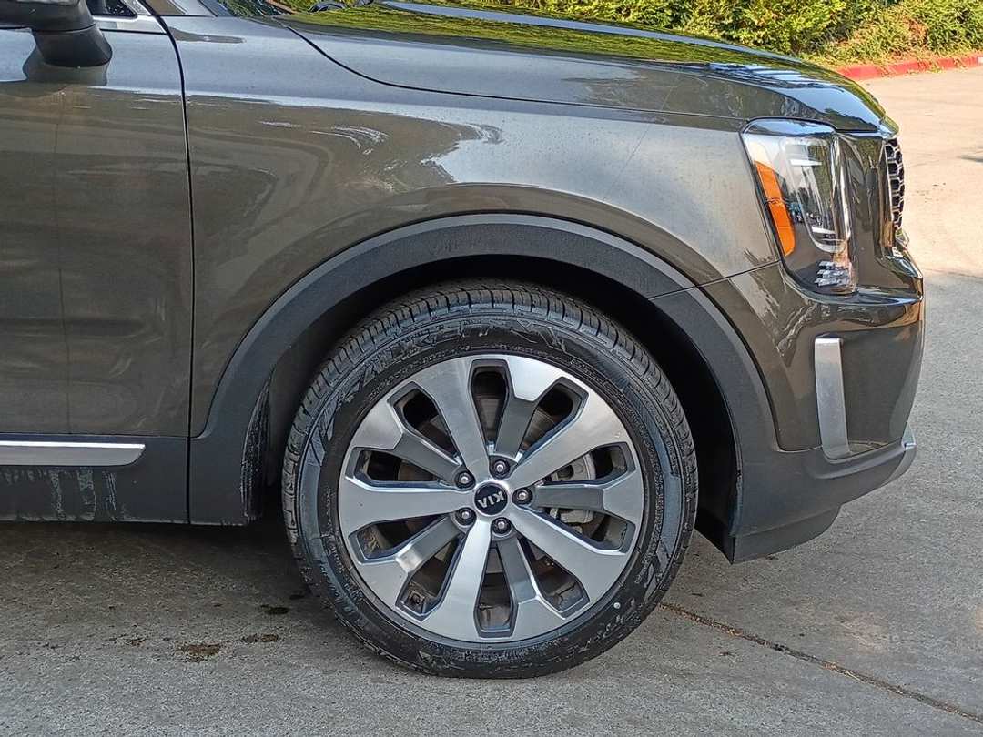 2022 Kia Telluride EX - Image 2
