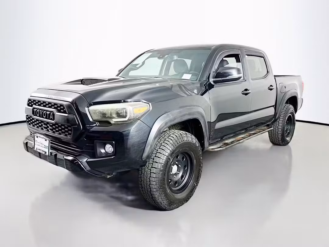 2018 Toyota Tacoma TRD Sport - Image 3