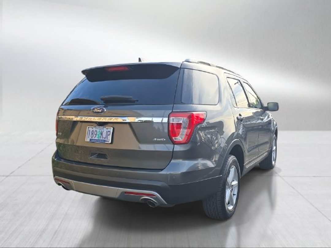 2017 Ford Explorer XLT - Image 3