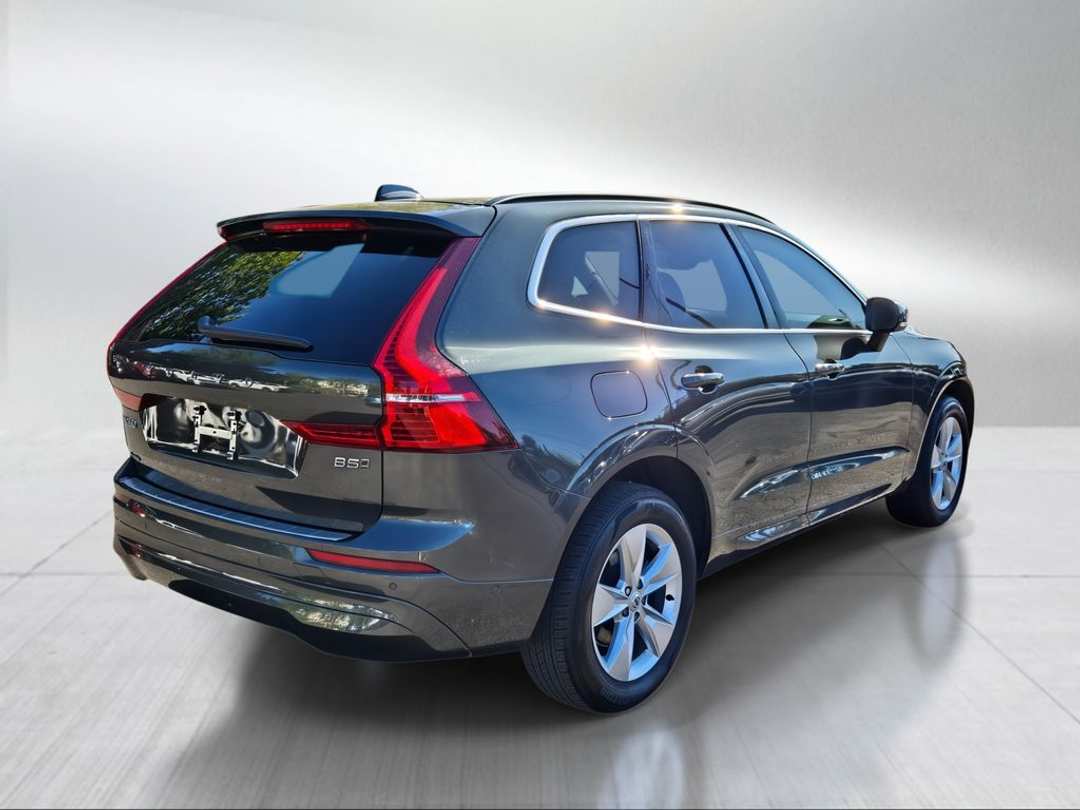 2022 Volvo Xc60 B5 Momentum - Image 3