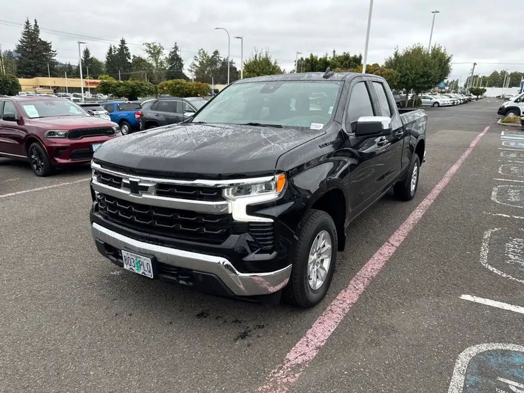 2023 Chevrolet Silverado 1500 LT - Image 3