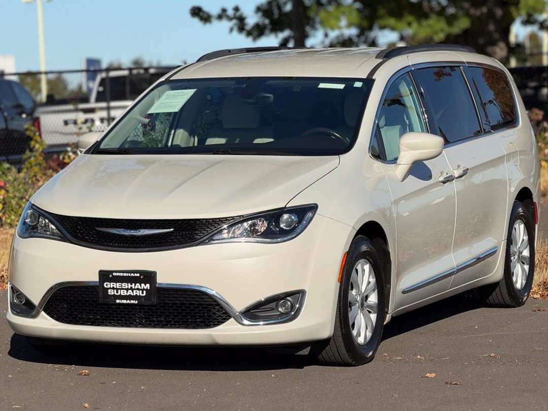 2017 Chrysler Pacifica Touring L - Image 3