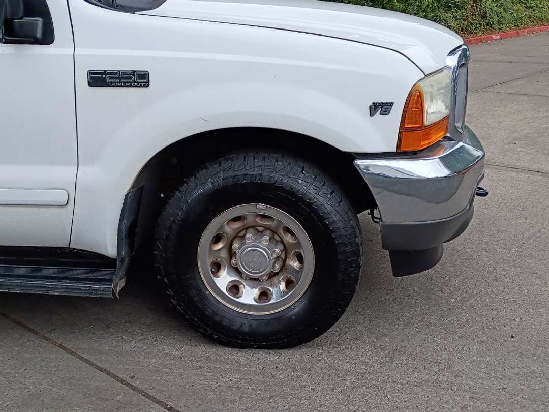 2001 Ford F-250Sd XL - Image 2