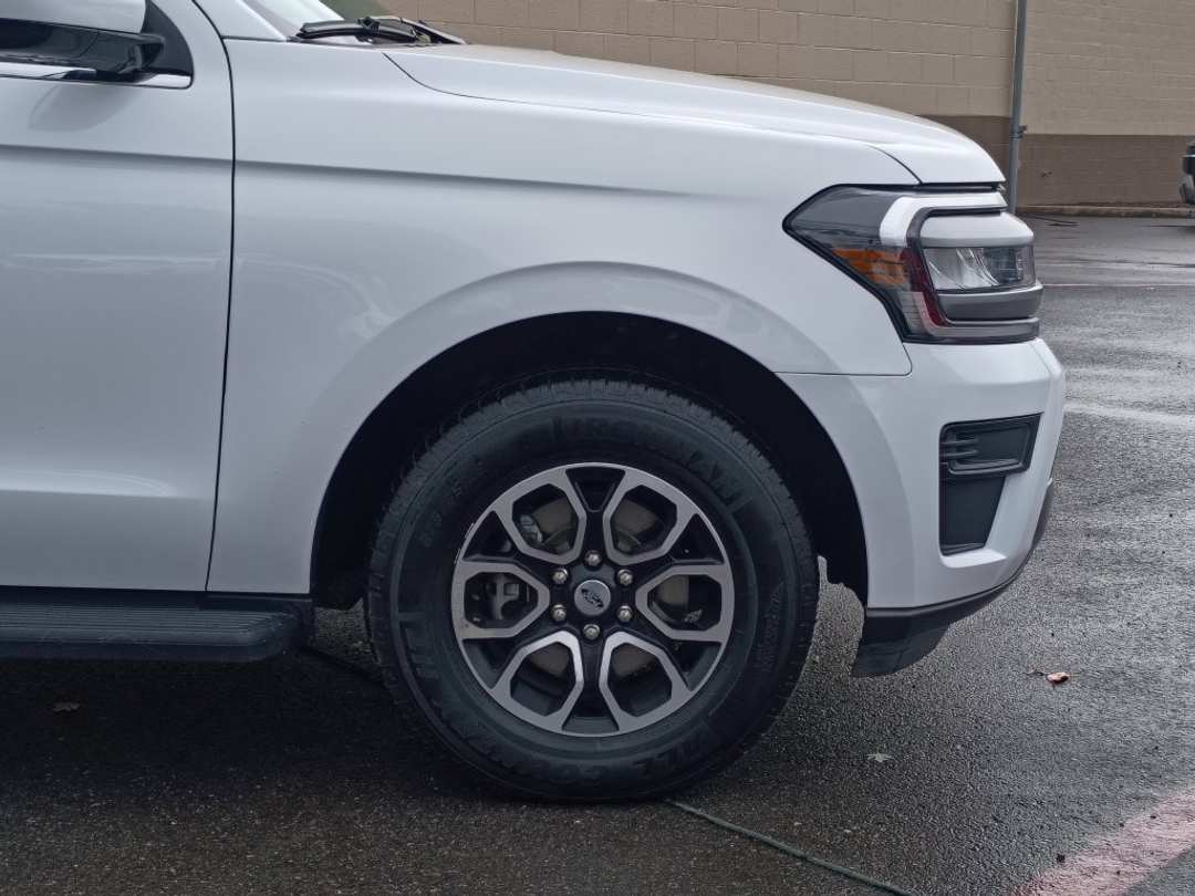 2024 Ford Expedition XLT - Image 2
