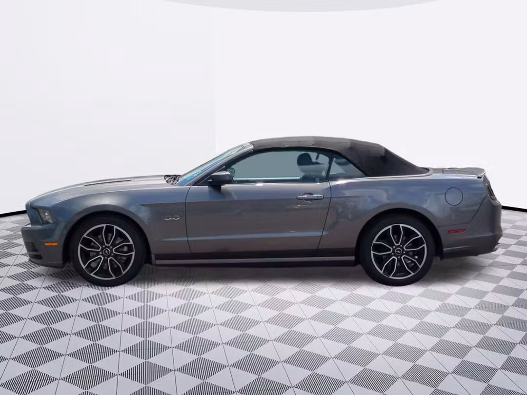 2014 Ford Mustang GT Premium - Image 3