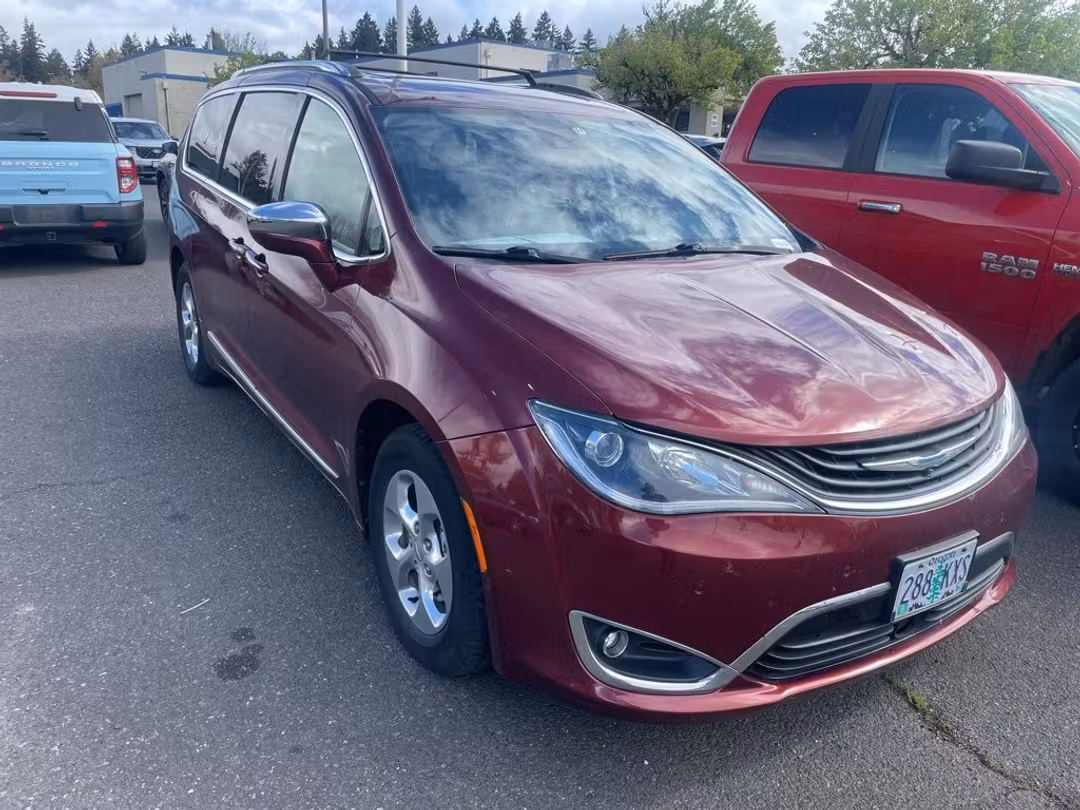 2018 Chrysler Pacifica Hybrid Limited - Image 3