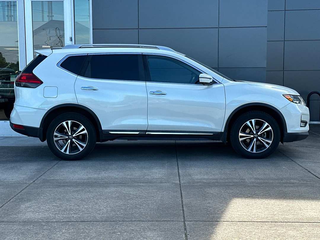 2017 Nissan Rogue SL - Image 2