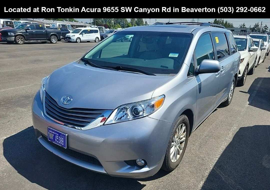 2014 Toyota Sienna XLE - Image 3