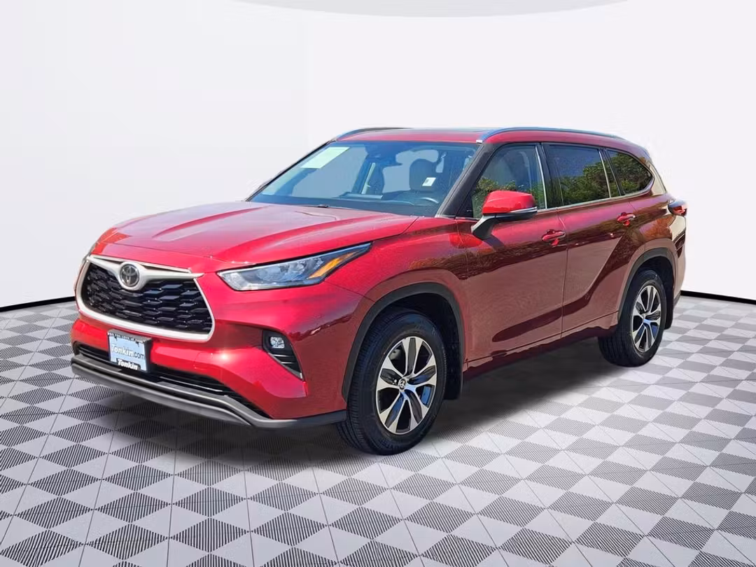 2020 Toyota Highlander XLE - Image 2