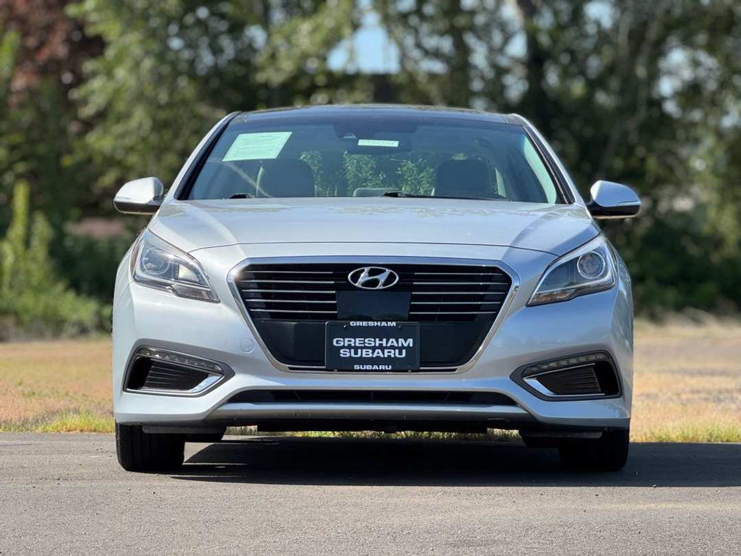 2017 Hyundai Sonata Limited - Image 2