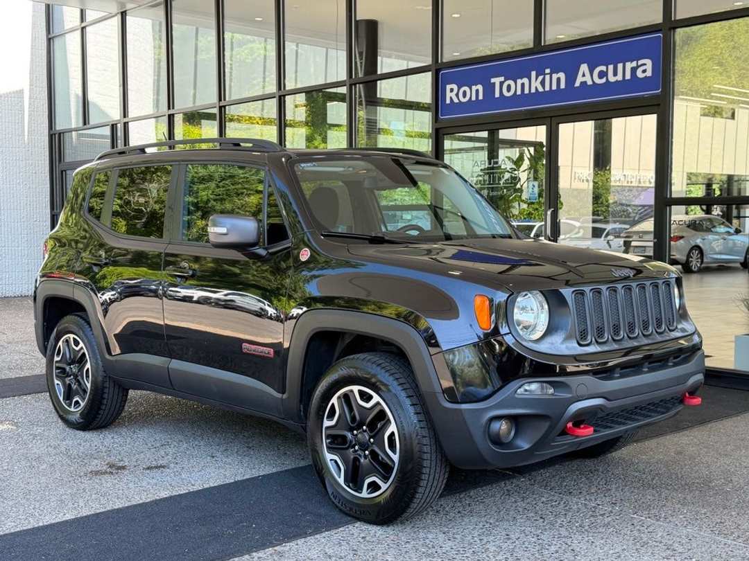 2016 Jeep Renegade Trailhawk - Image 2
