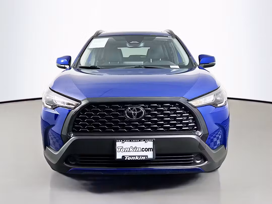 2024 Toyota Corolla Cross LE - Image 2