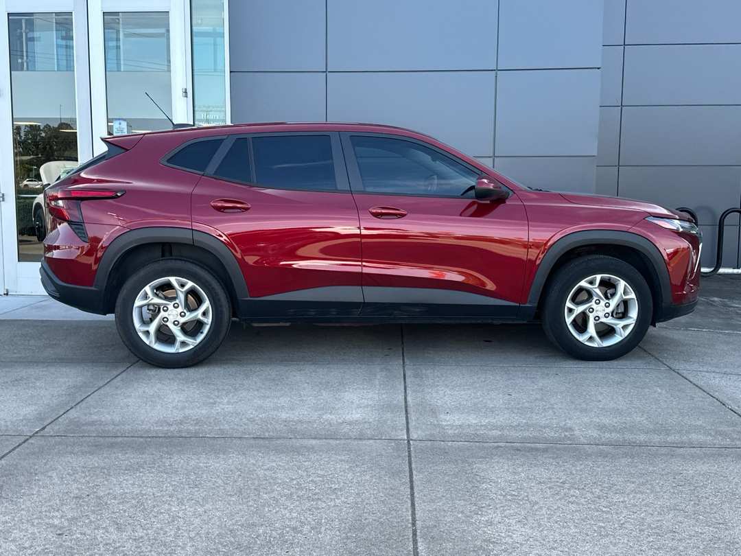 2024 Chevrolet Trax LS - Image 3