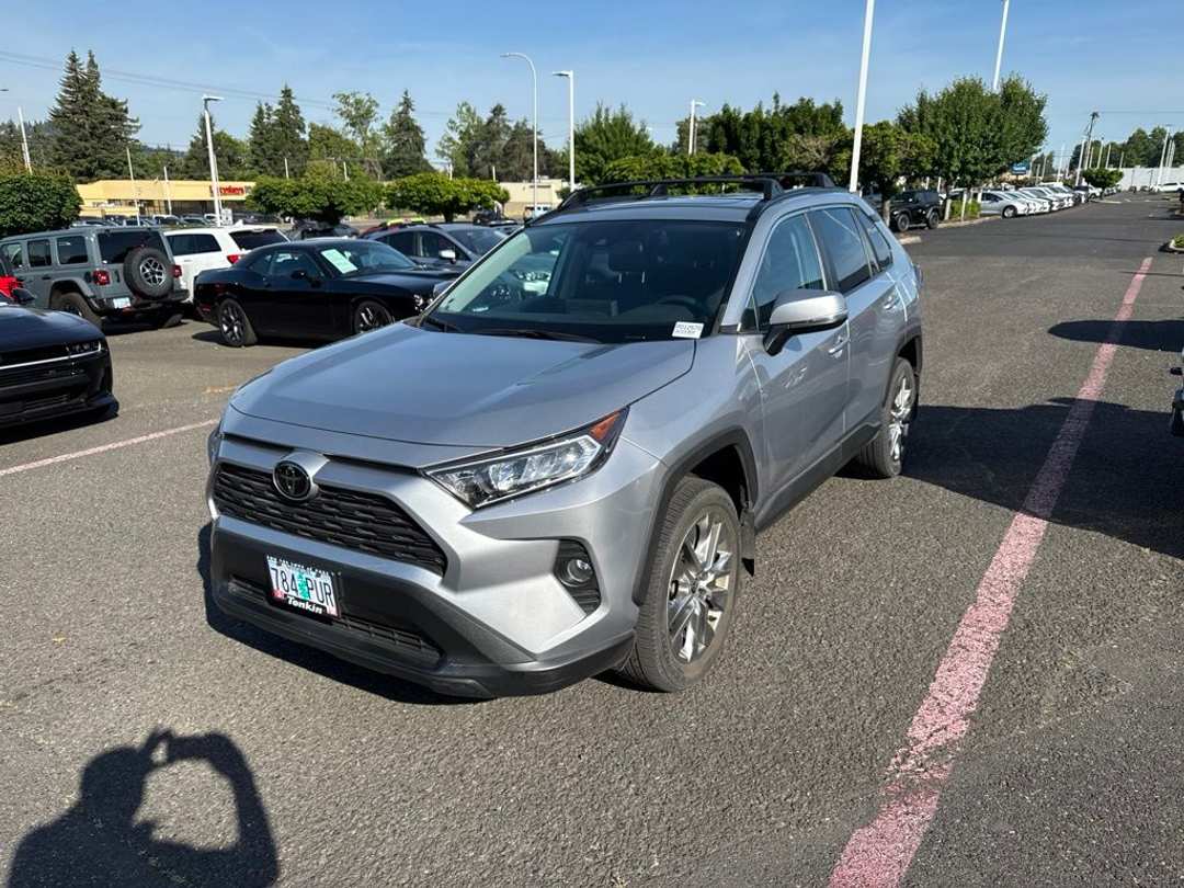 2021 Toyota Rav4 XLE Premium - Image 3