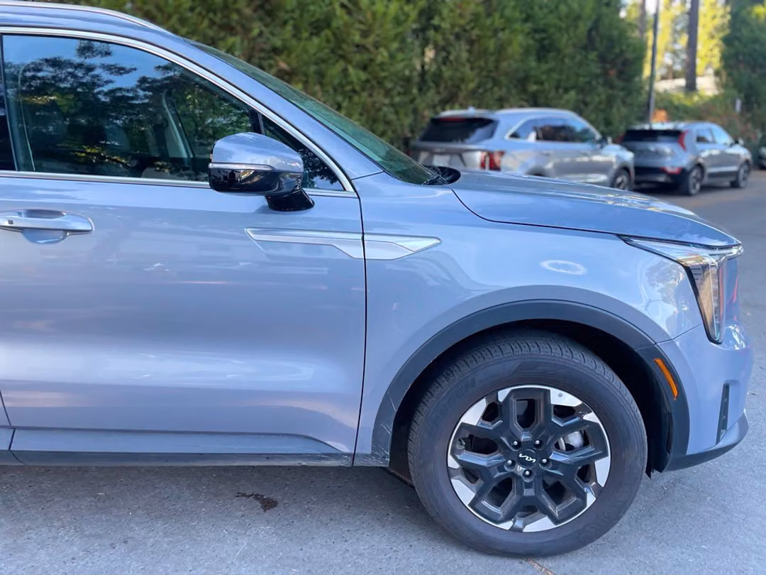 2025 Kia Sorento S - Image 2