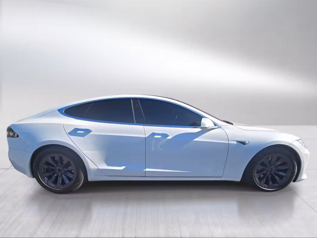 2020 Tesla Model S - Image 2