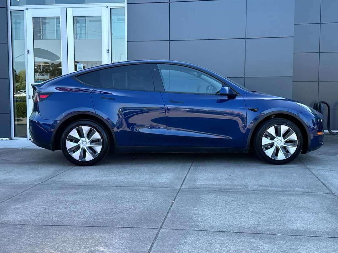 2022 Tesla Model Y Long Range - Image 2