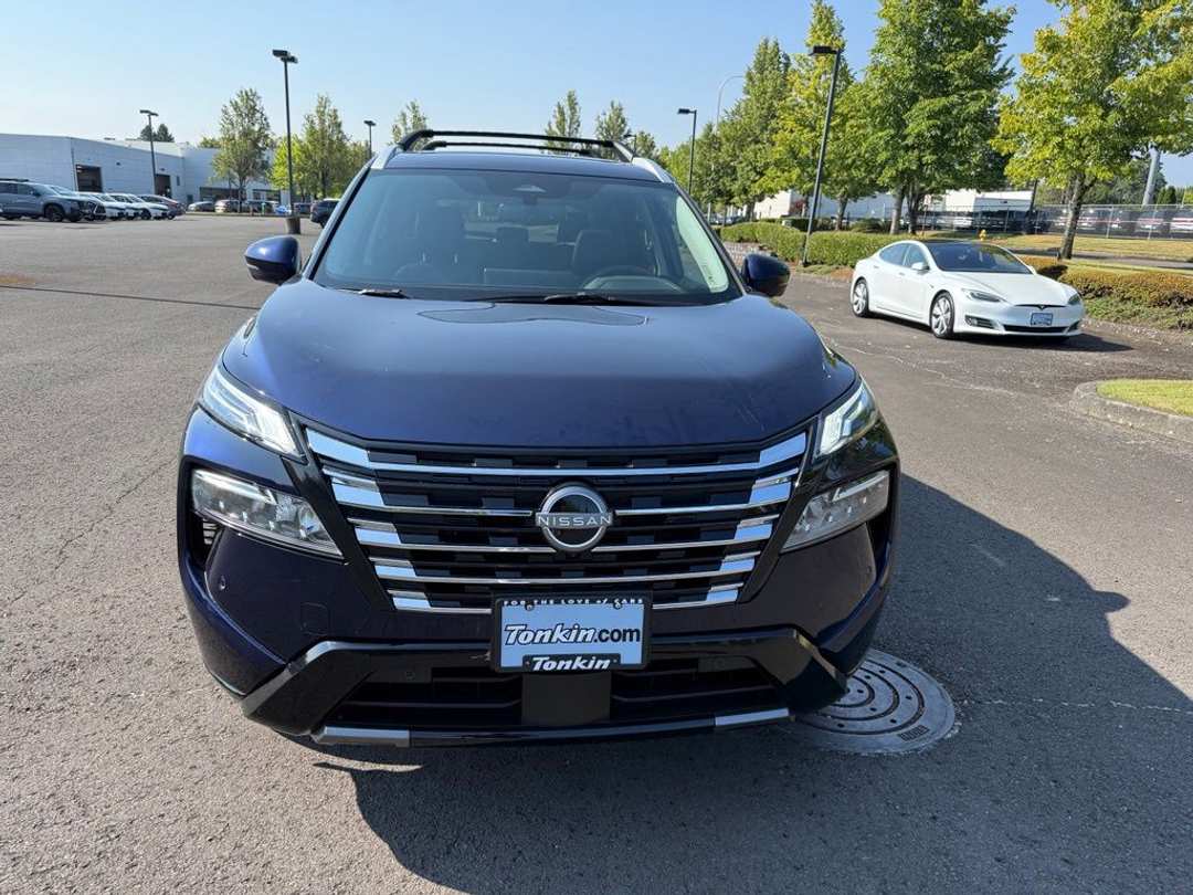 2025 Nissan Rogue Platinum - Image 2