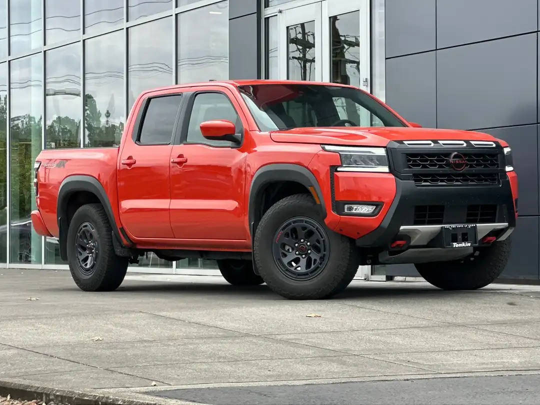 2025 Nissan Frontier PRO4X - Image 2