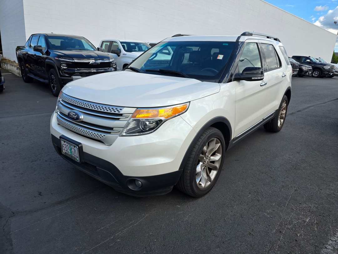 2015 Ford Explorer XLT - Image 2