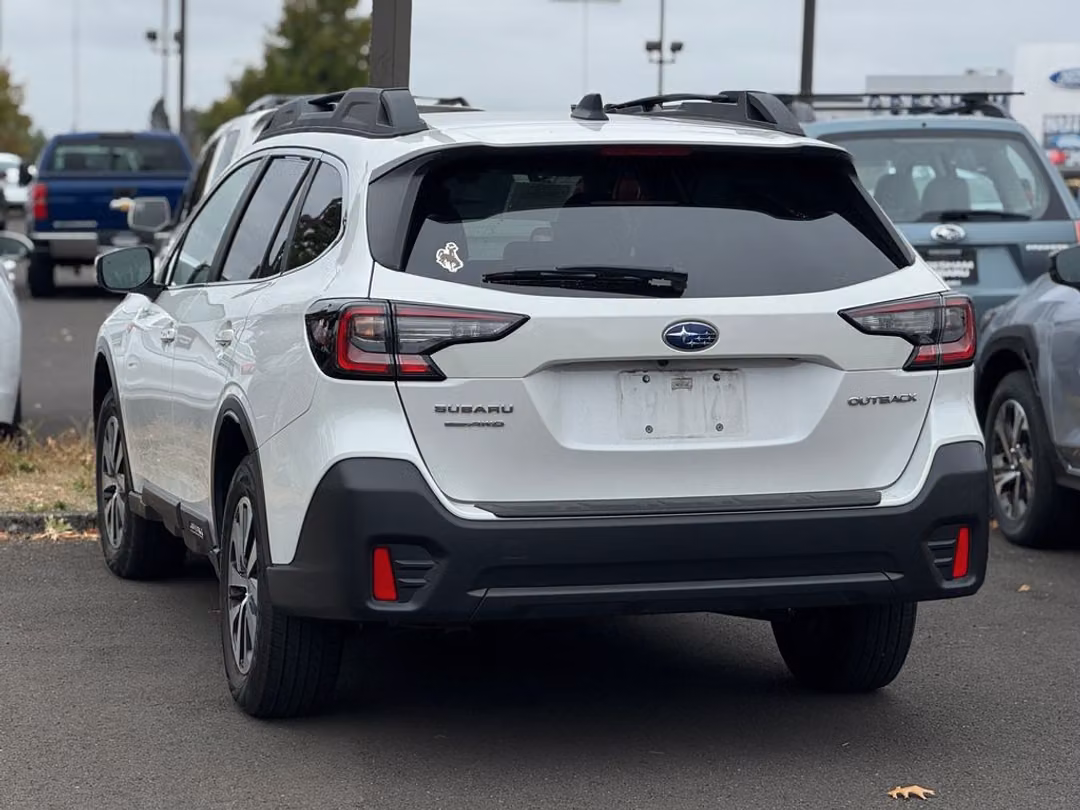 2022 Subaru Outback Premium - Image 2