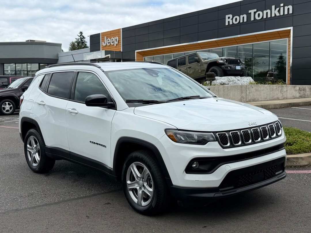 2024 Jeep Compass Latitude - Image 2