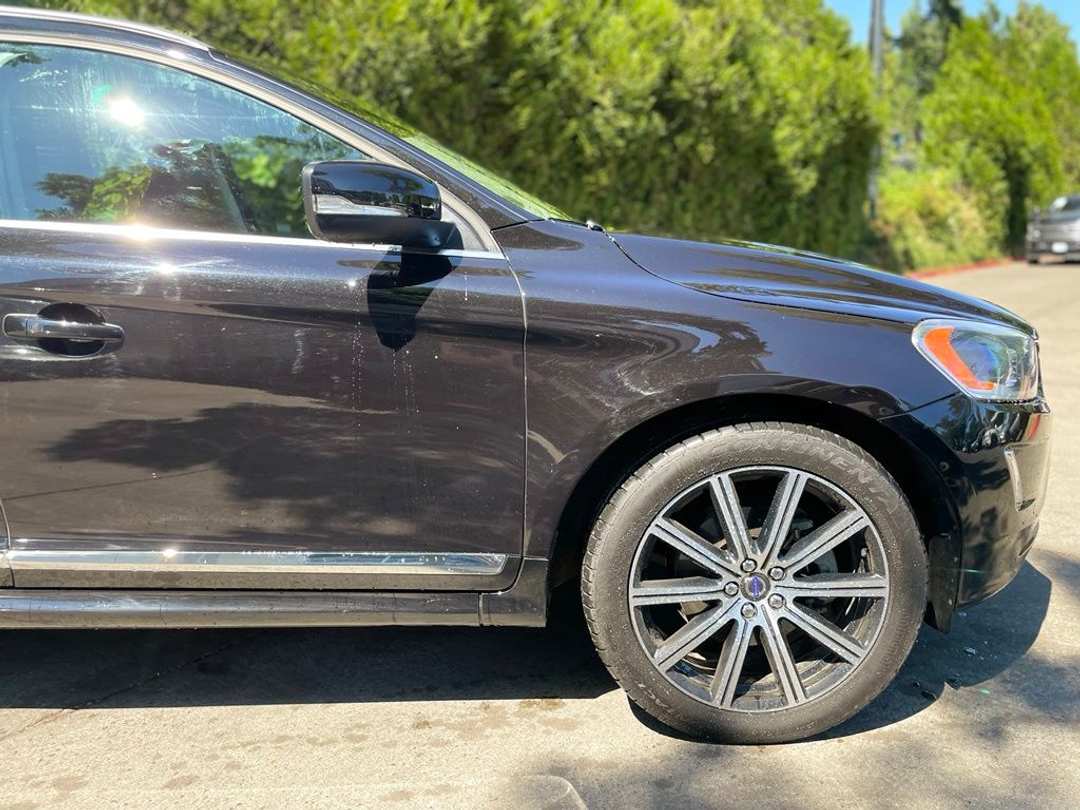 2017 Volvo Xc60 T6 Inscription - Image 2