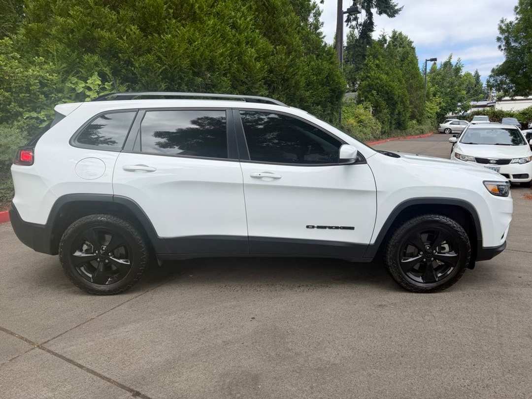 2021 Jeep Cherokee Latitude Plus - Image 2