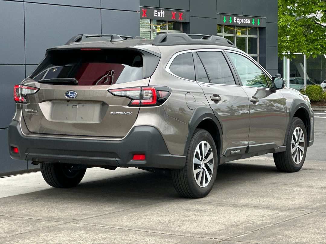 2024 Subaru Outback Premium - Image 3