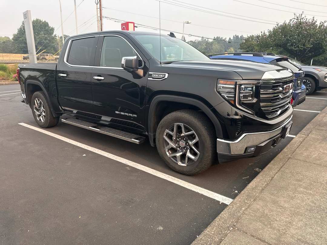 2023 GMC Sierra 1500 SLT - Image 3