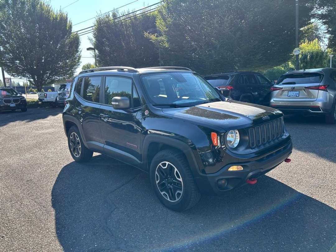 2016 Jeep Renegade Trailhawk - Image 2