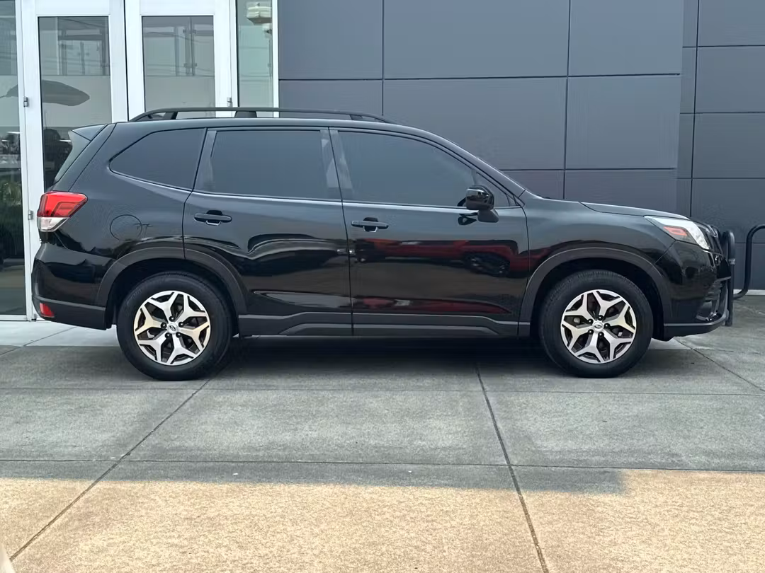 2022 Subaru Forester Premium - Image 2
