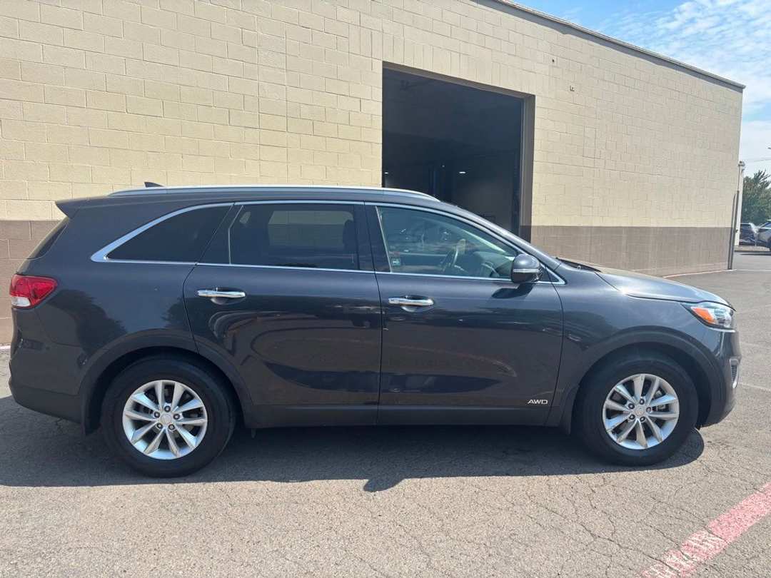 2018 Kia Sorento LX - Image 3