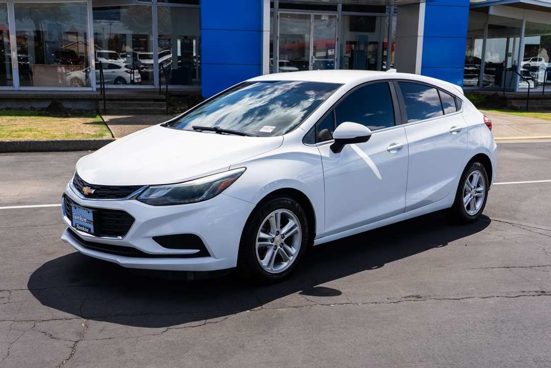 2018 Chevrolet Cruze LT - Image 2