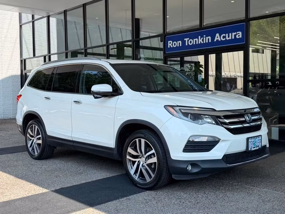 2018 Honda Pilot Touring - Image 2