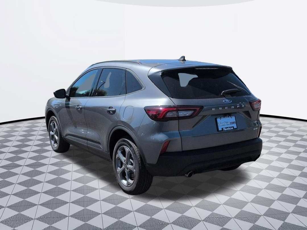 2025 Ford Escape STLine - Image 3