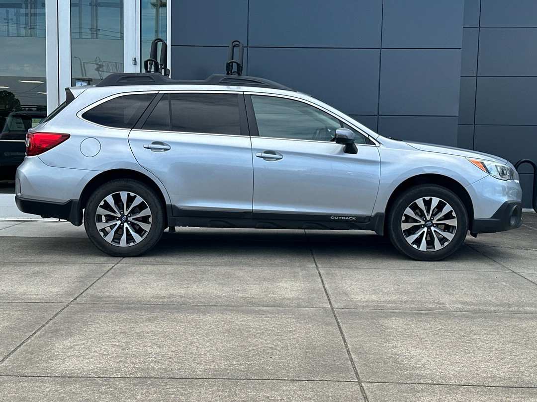 2015 Subaru Outback 2.5i - Image 2