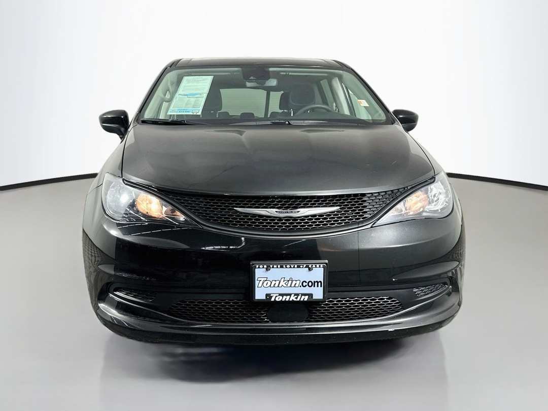 2023 Chrysler Voyager LX - Image 2