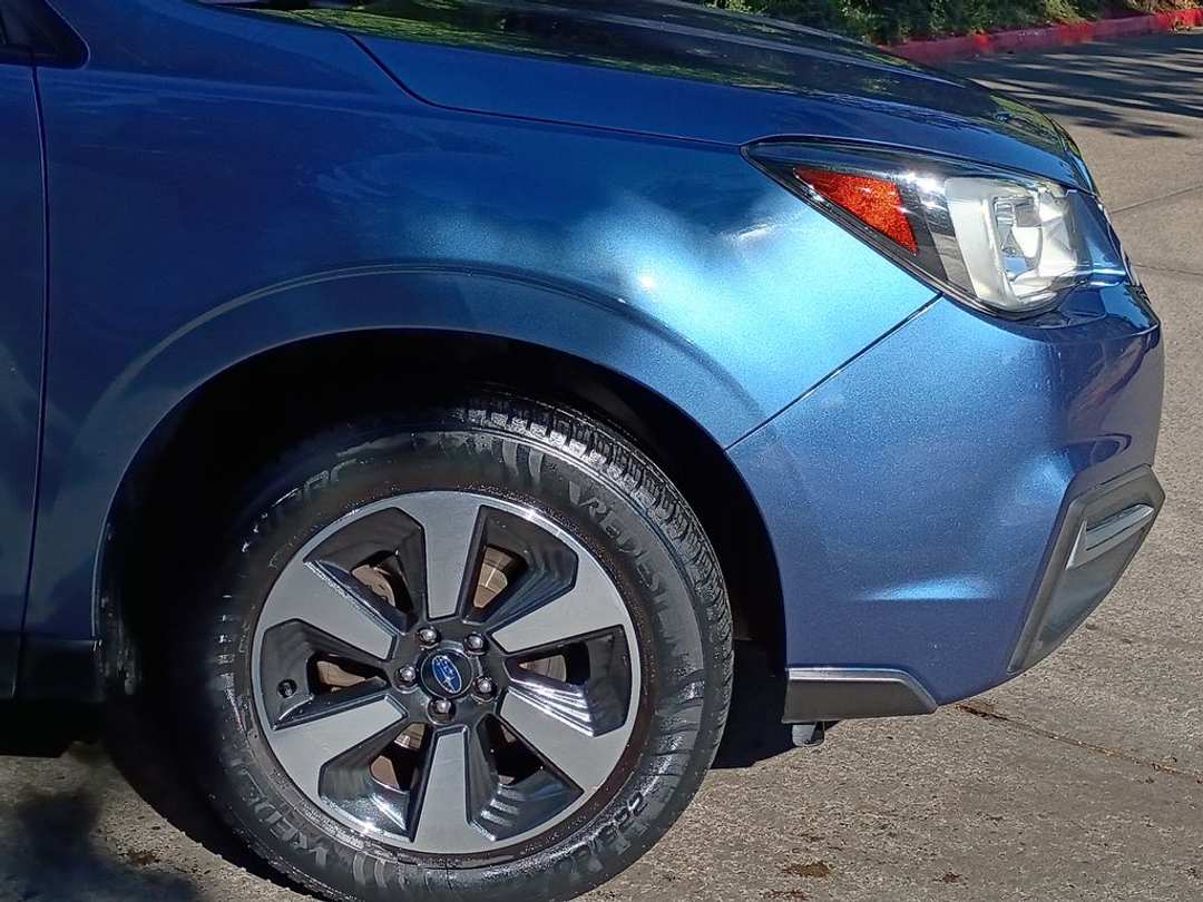2017 Subaru Forester 2.5i Premium - Image 2