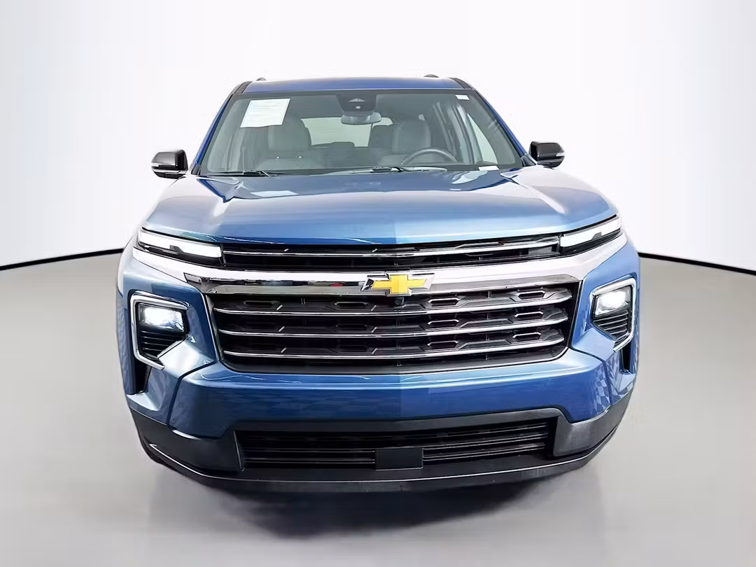 2025 Chevrolet Traverse LT - Image 2
