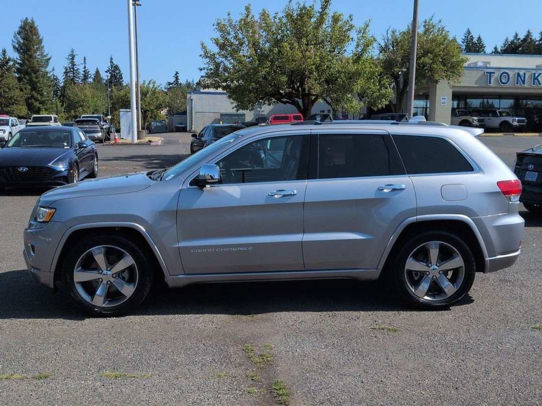 2016 Jeep Grand Cherokee Overland - Image 2