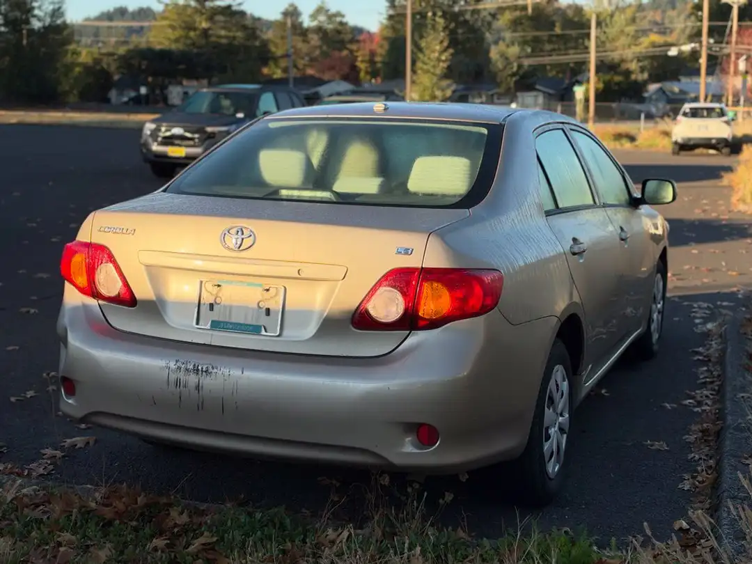 2009 Toyota Corolla LE - Image 2