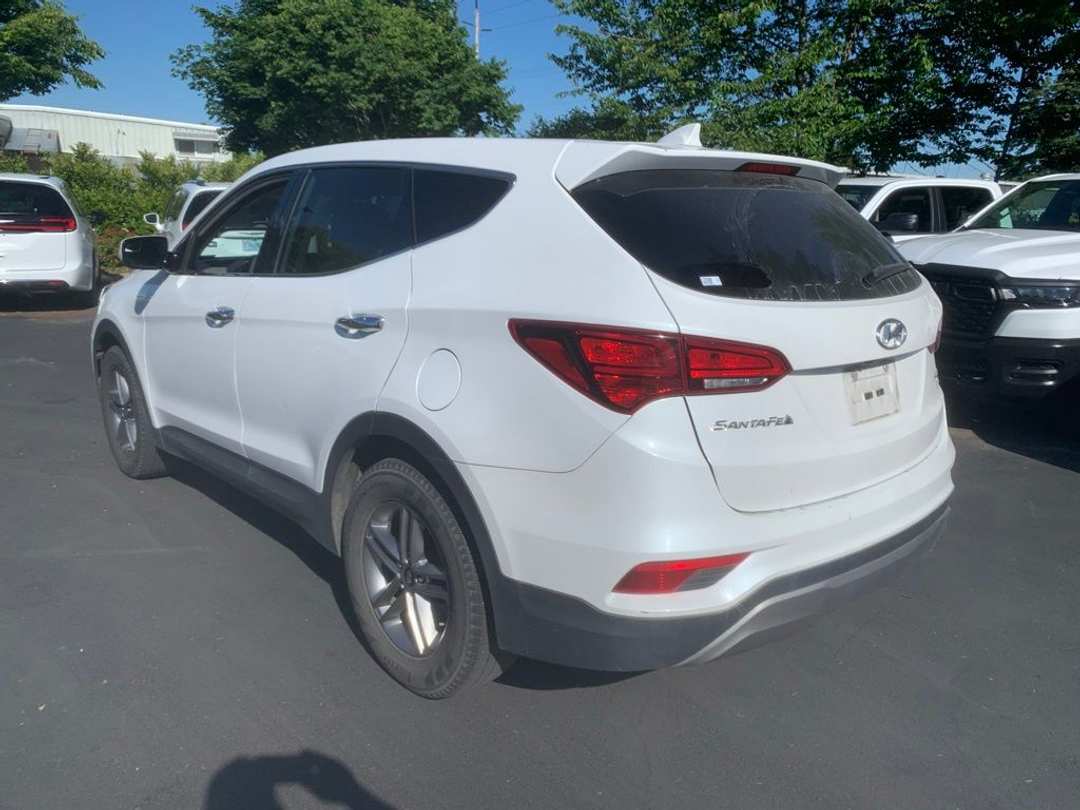 2017 Hyundai Santa Fe Sport 2.4 Base - Image 2