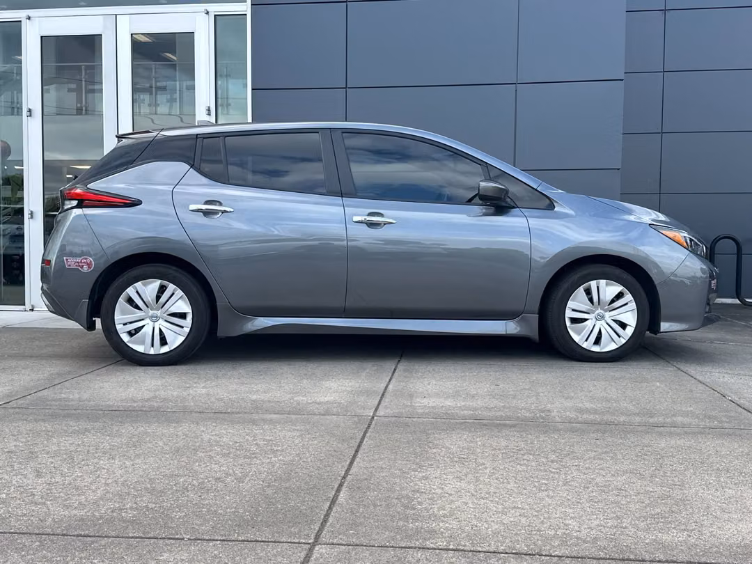2023 Nissan LEAF S - Image 3