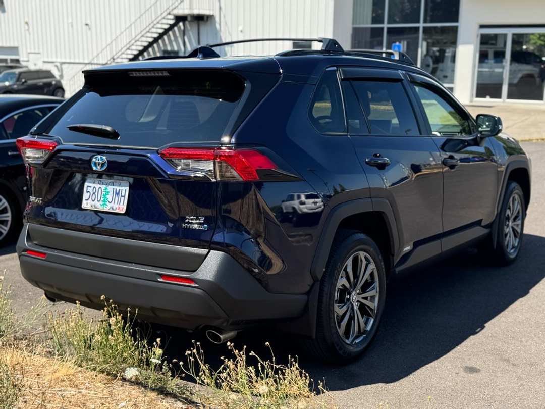 2024 Toyota Rav4 Hybrid XLE Premium - Image 2