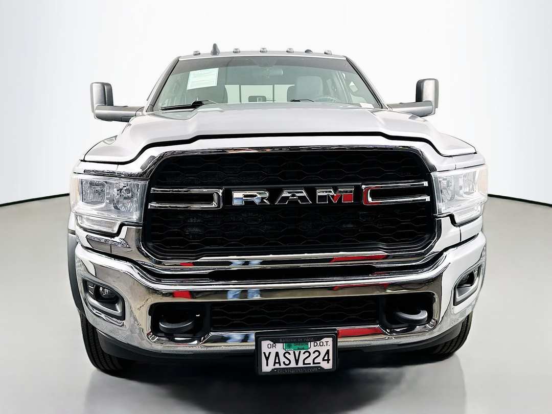 2022 Ram 5500Hd Tradesman - Image 2