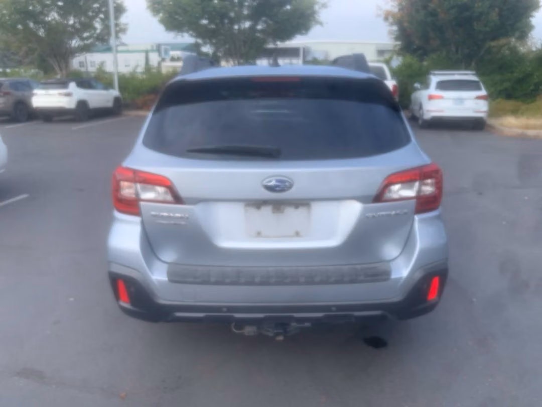 2019 Subaru Outback 2.5i - Image 3